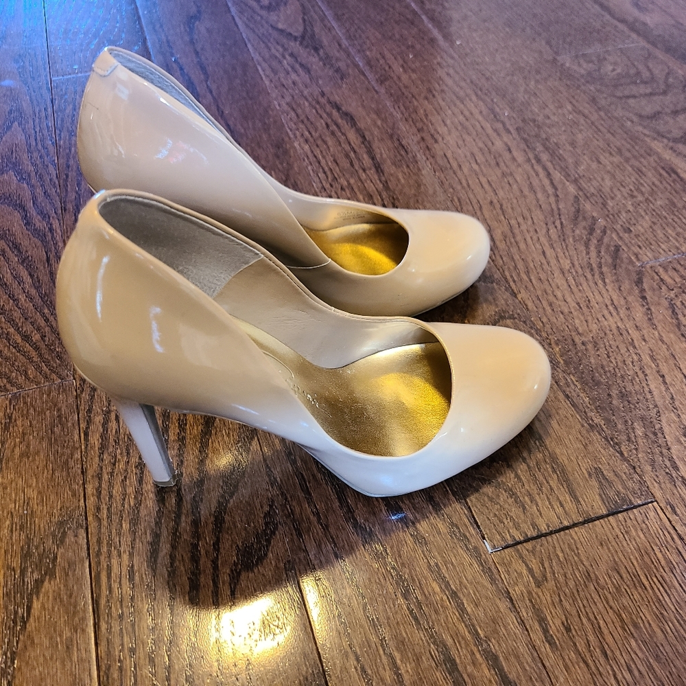 Jessica Simpson patent leather pumps, size 6.5
